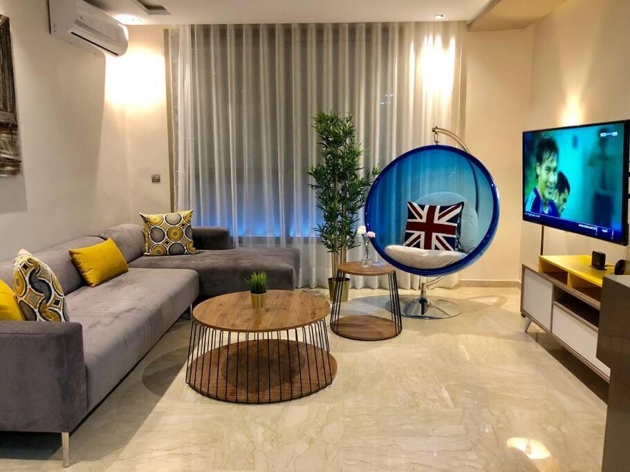 Luxury Floor, Center... Apartment *