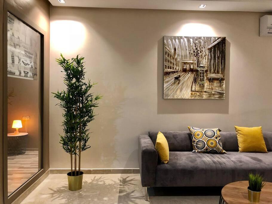 Luxury Floor, Center... Apartment