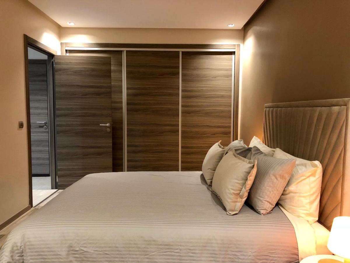 Luxury Floor, Center... Apartment *