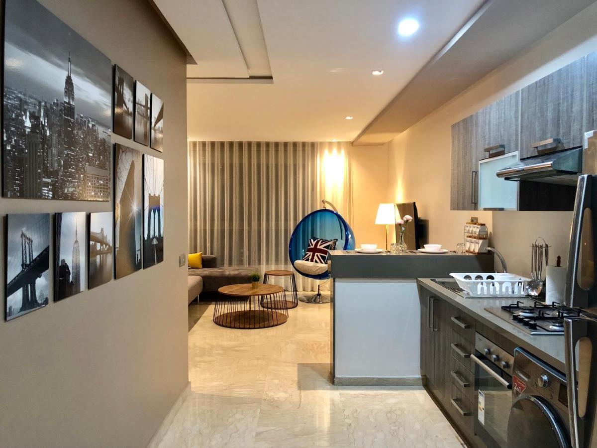 Apartment Luxury Floor, Center... *